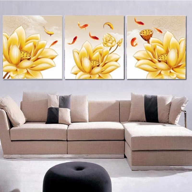 Cá chép sen vàng cho không gian phòng khách.jpg