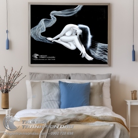 Tranh Khỏa Thân Cô Gái Ngồi Trên Dải Lụa