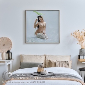 Tranh Thiếu Nữ Khỏa Thân Cầm Lá Sen